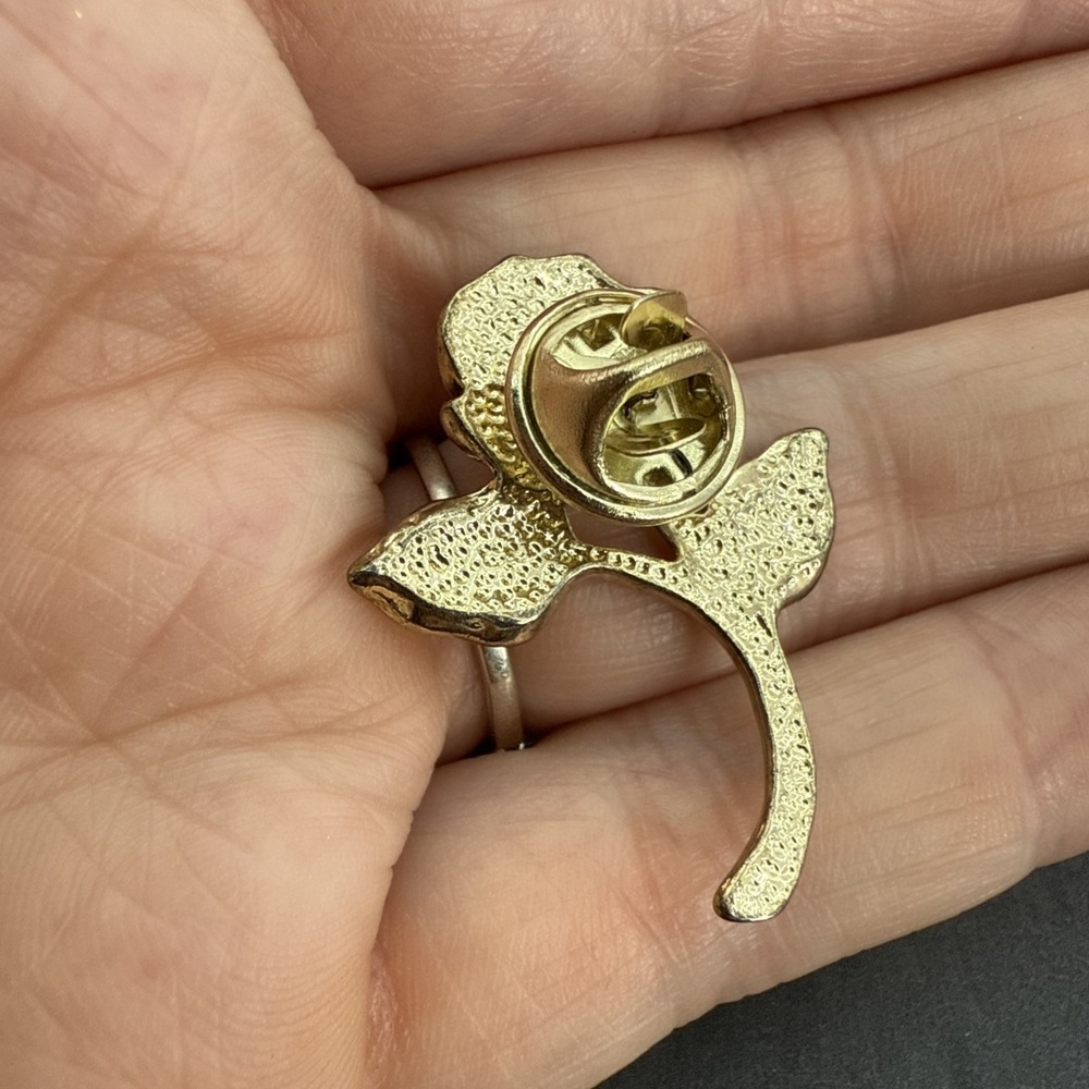 Vintage  Brushed Gold Tone Leaf Flower Rose Brooch Pin - Picture 6 of 6